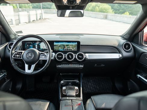 Used 2020 Mercedes-Benz GLB 250 4MATIC w/ Premium Package image 14