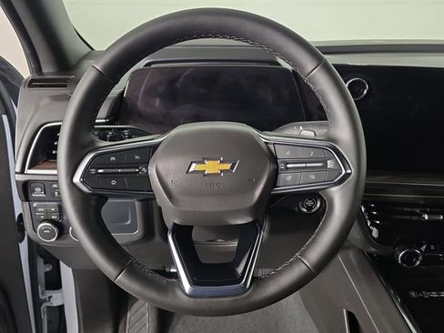 Used 2026 Chevrolet Suburban Premier AWD/4WD image 11