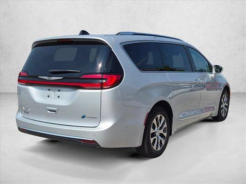 Used 2024 Chrysler Pacifica Pinnacle FWD image 5