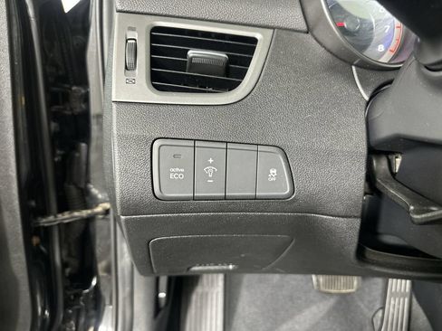Used 2015 Hyundai Elantra Limited FWD image 19