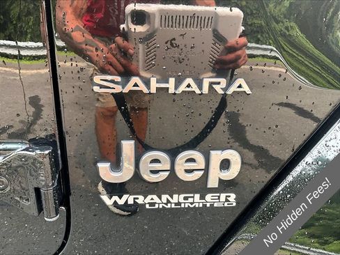 Used 2018 Jeep Wrangler Unlimited Sahara w/ Dual Top Group AWD/4WD image 8