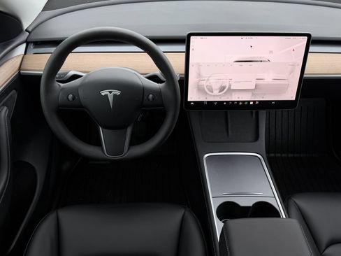 Used 2025 Tesla Model Y Long Range RWD image 12