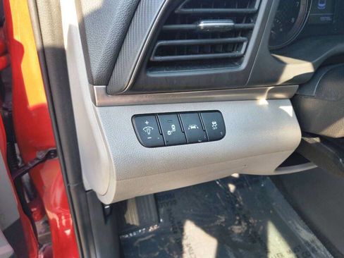Used 2020 Hyundai Elantra SEL image 15
