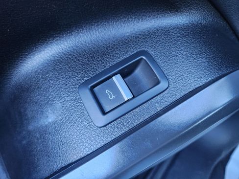 Used 2022 Audi Q5 2.0T Premium w/ Convenience Package image 18