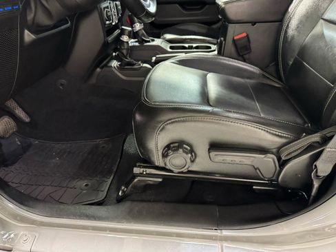 Used 2021 Jeep Wrangler Unlimited Sahara AWD/4WD image 13