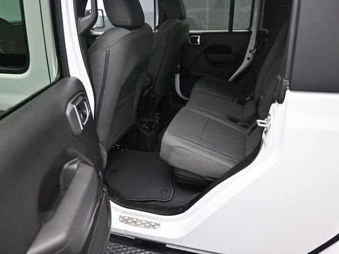 Used 2024 Jeep Gladiator Sport image 13