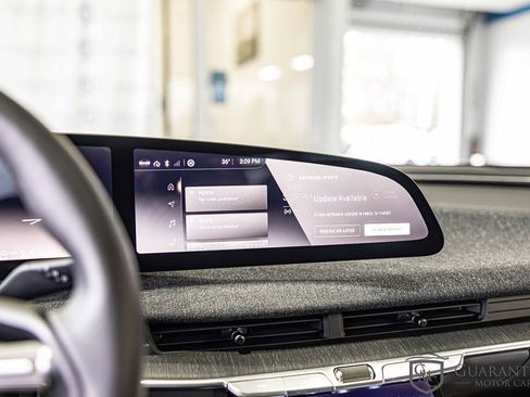 Used 2024 Lucid Air Touring image 28