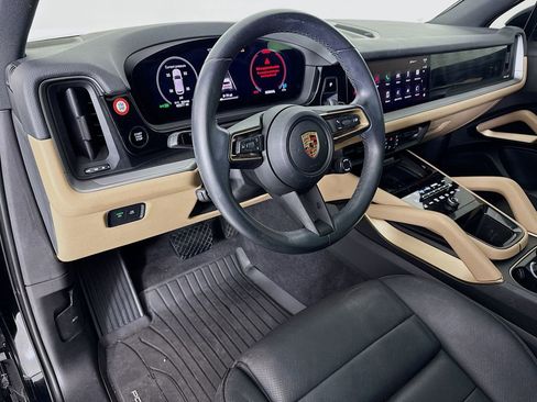 Certified 2024 Porsche Cayenne AWD/4WD image 4