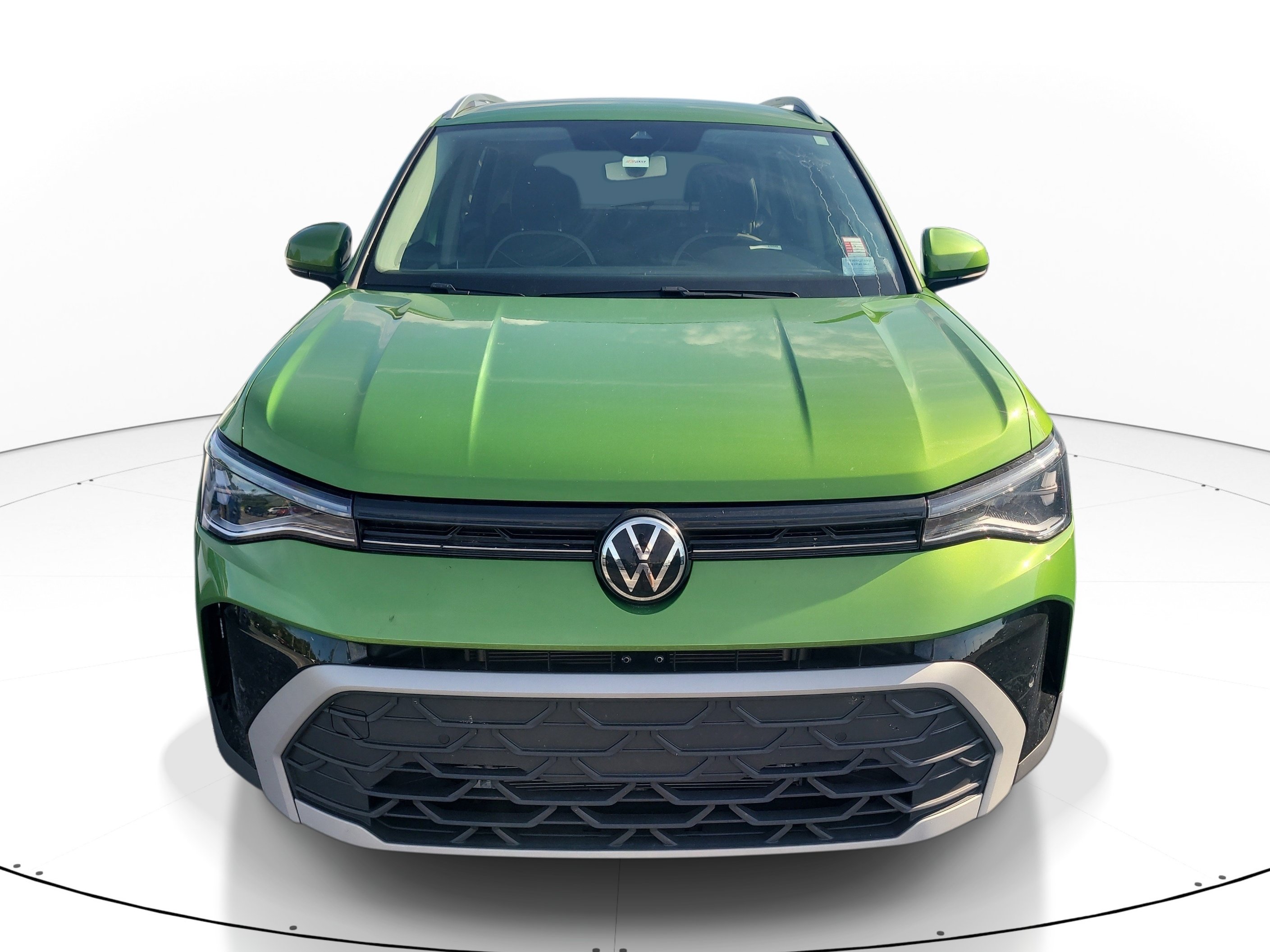 Used 2025 Volkswagen Taos SE w/ Black Wheel Package FWD image 2