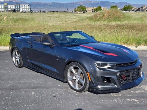 Used 2017 Chevrolet Camaro SS RWD image 2