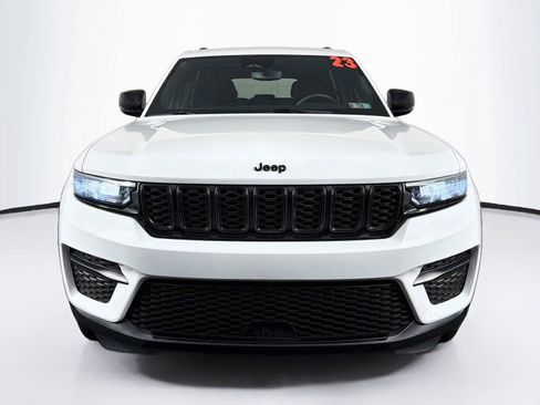 Used 2023 Jeep Grand Cherokee Altitude AWD/4WD image 6
