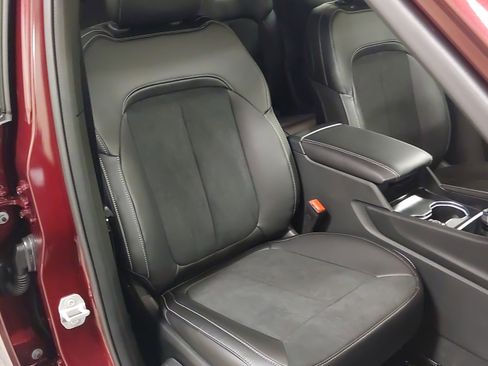 New 2025 Jeep Grand Cherokee Altitude image 28