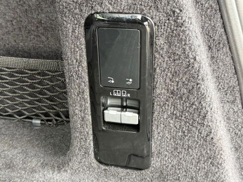 Used 2024 Land Rover Range Rover Sport SE image 46