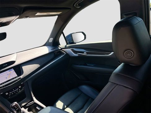 Used 2023 Cadillac XT5 Sportv w/ Technology Package image 25