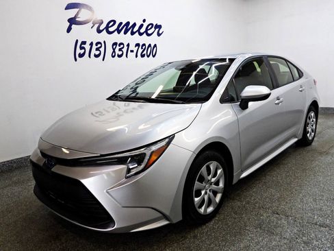 Used 2025 Toyota Corolla LE FWD image 1