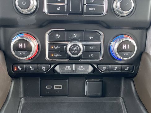 Used 2023 GMC Yukon XL SLT image 19