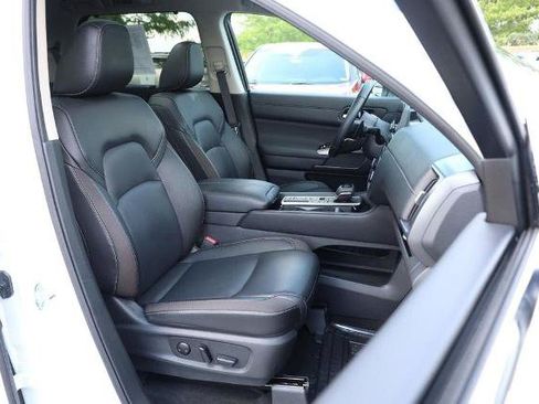 Used 2025 Nissan Pathfinder SL w/ SL Premium Package FWD image 30
