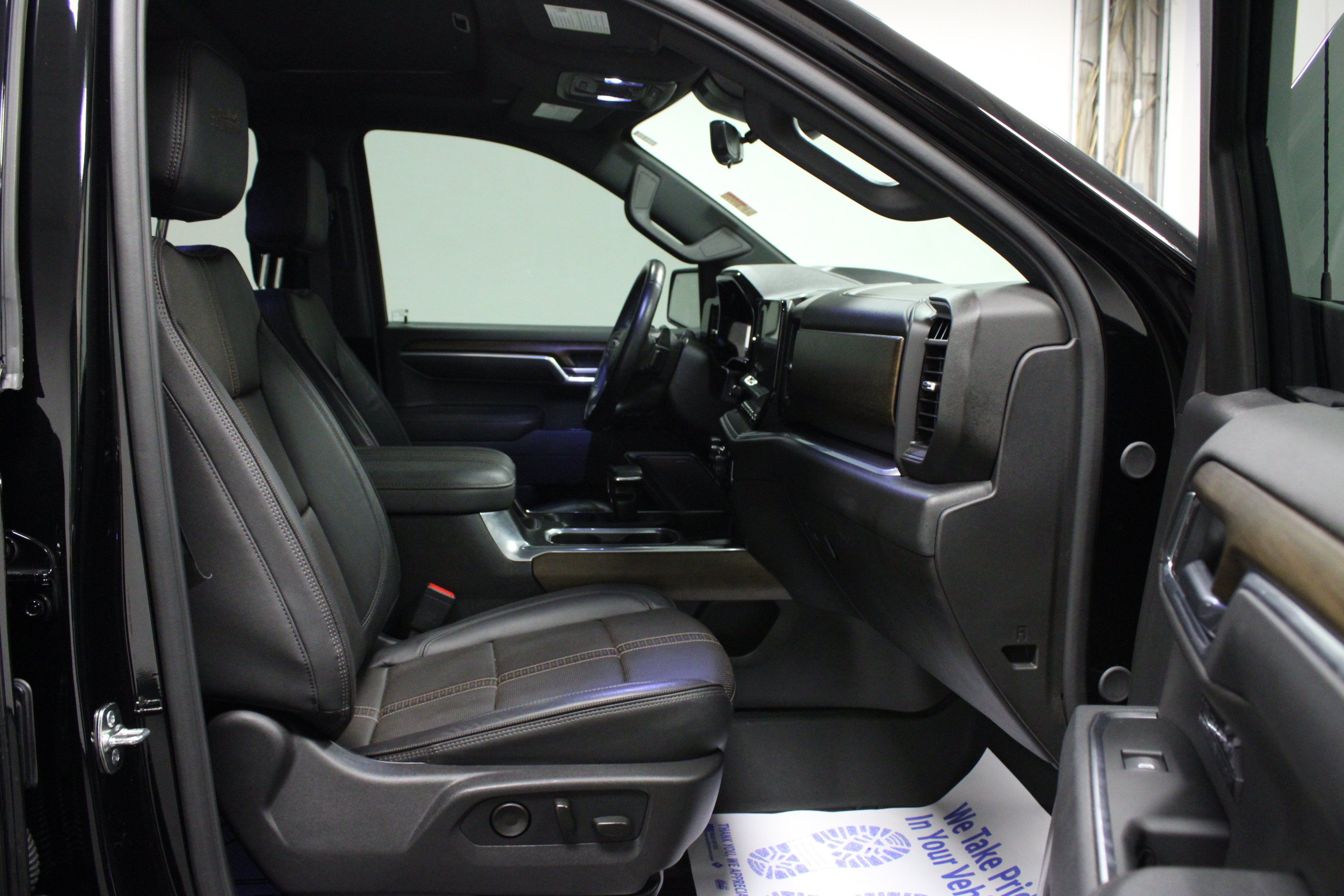 Used 2026 Chevrolet Silverado 1500 High Country AWD/4WD image 16