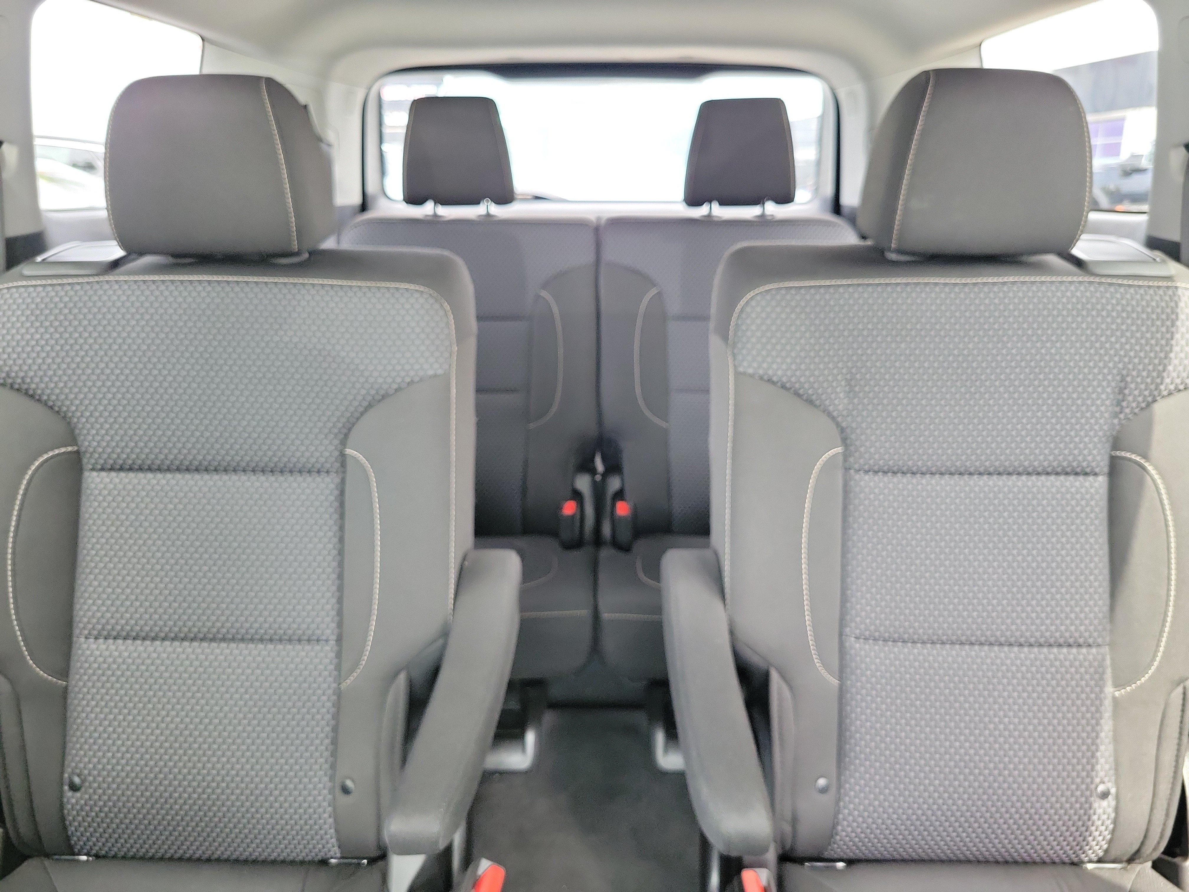 Used 2023 GMC Acadia SLE w/ Driver Convenience Package FWD image 14