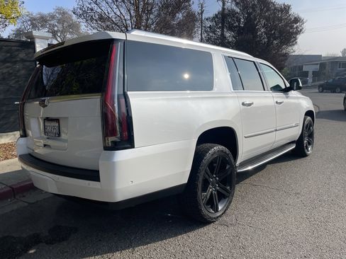 Used 2019 Cadillac Escalade ESV 4WD image 6