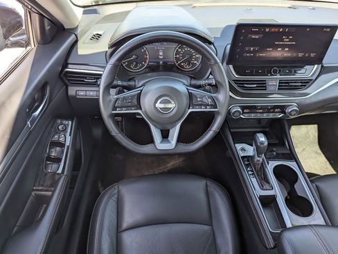 Used 2025 Nissan Altima 2.5 SR w/ SR Premium Package FWD image 28