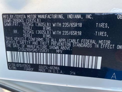 Used 2021 Toyota Highlander XLE AWD/4WD image 19