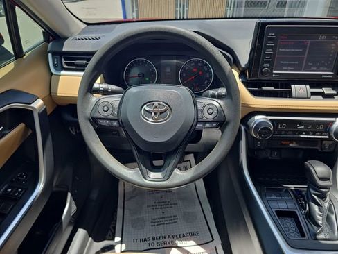 Used 2020 Toyota RAV4 XLE w/ Convenience Package FWD image 12