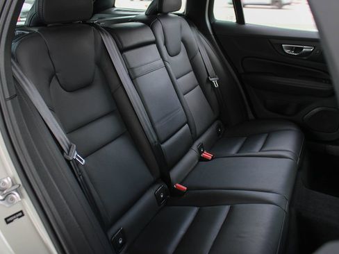 Used 2020 Volvo V60 T5 Momentum w/ Protection Package Premier image 24