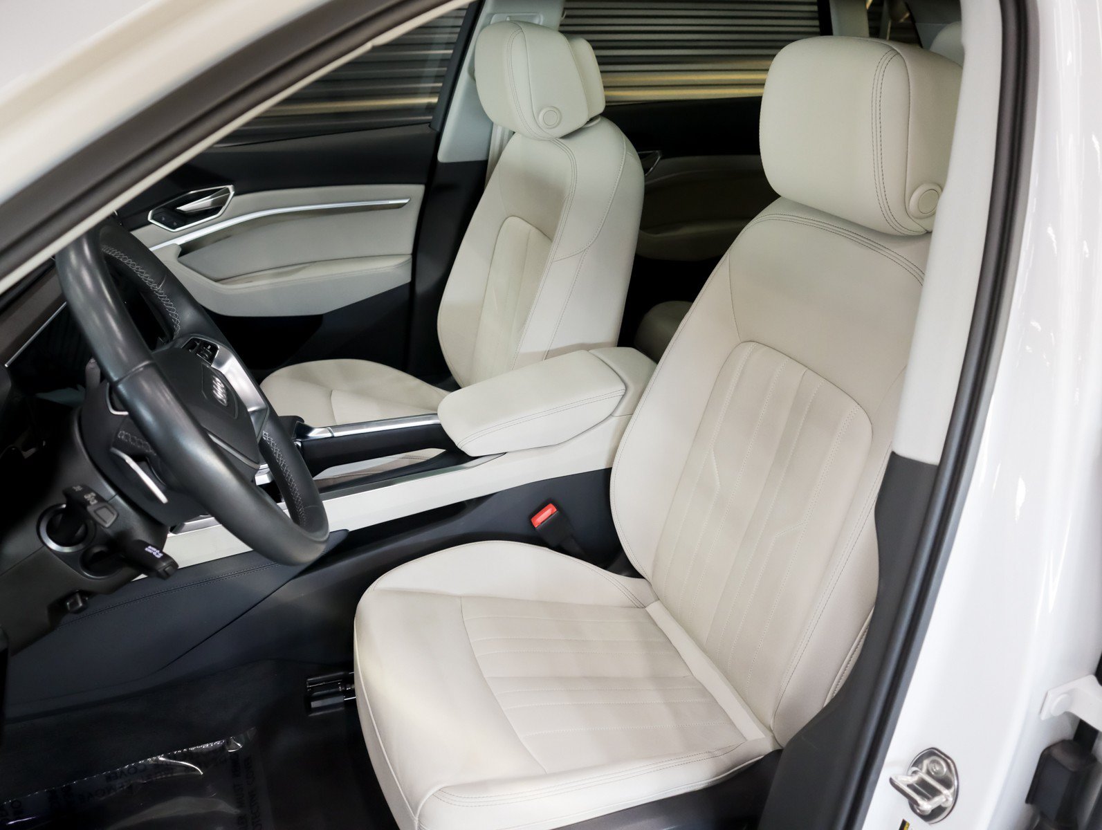 Used 2024 Audi Q8 e-tron Premium AWD/4WD image 5