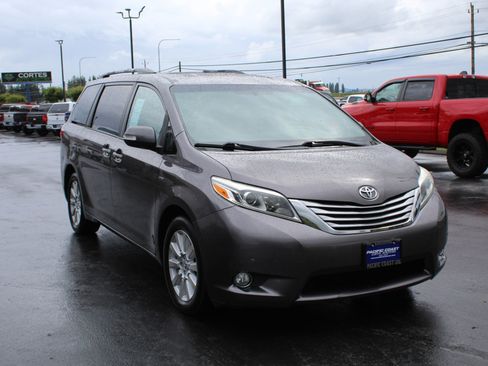 Used 2017 Toyota Sienna Limited AWD/4WD image 8