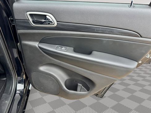 Used 2020 Jeep Grand Cherokee Altitude AWD/4WD image 25