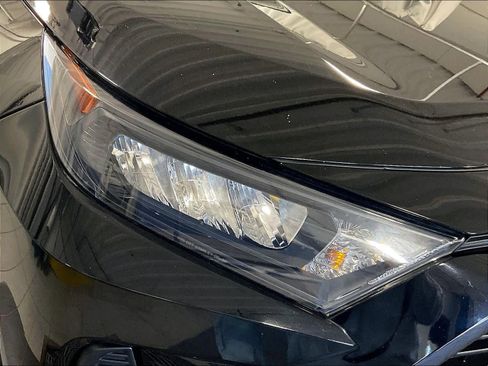 Used 2021 Toyota RAV4 LE AWD/4WD image 31