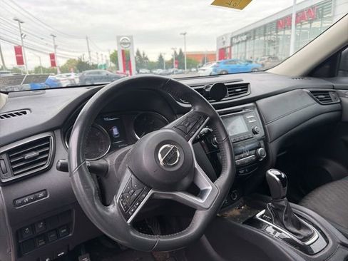 Certified 2017 Nissan Rogue SV AWD/4WD image 9