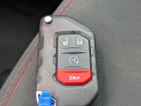 Used 2022 Jeep Wrangler Unlimited Rubicon w/ LED Lighting Group AWD/4WD image 31