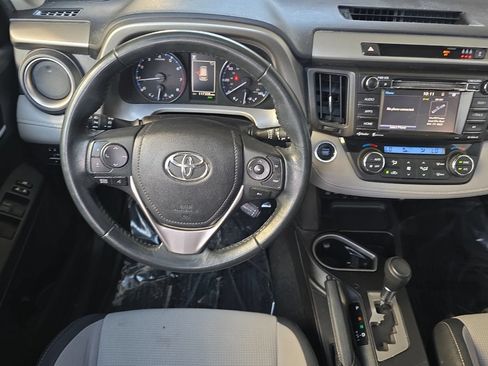 Used 2018 Toyota RAV4 XLE AWD/4WD image 11