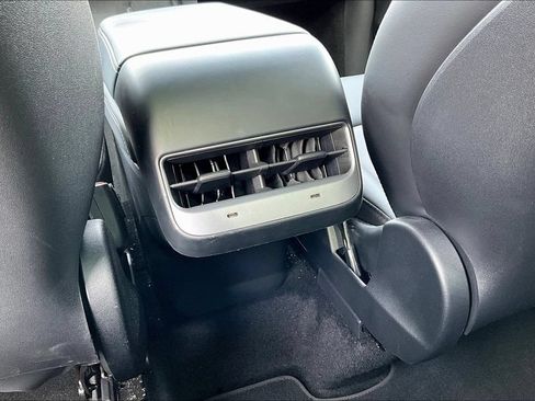 Used 2023 Tesla Model Y Long Range AWD/4WD image 10