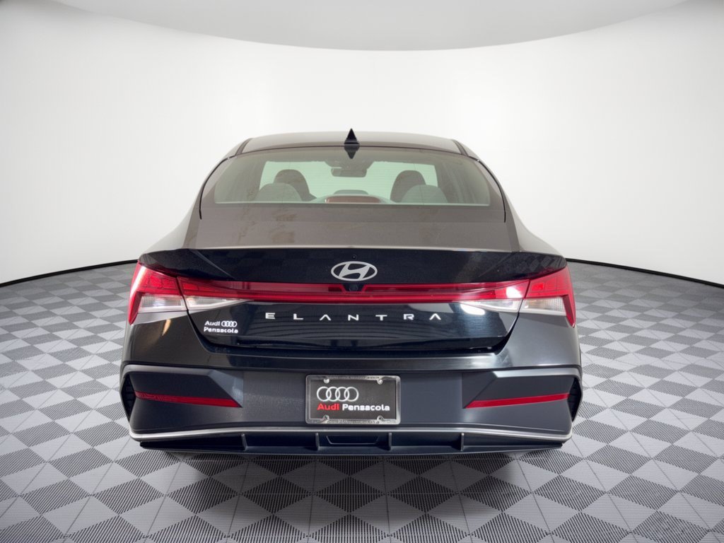 Used 2025 Hyundai Elantra SEL FWD image 11
