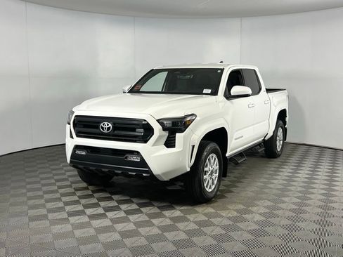 Used 2025 Toyota Tacoma SR5 image 12