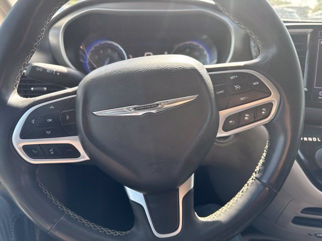 Used 2022 Chrysler Pacifica Touring-L FWD image 18