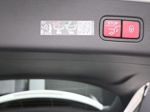 Used 2026 Mercedes-Benz GLC 300 image 27