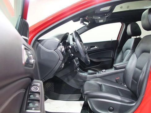 Certified 2019 Mercedes-Benz GLA 250 4MATIC image 4