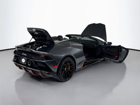 Used 2020 Lamborghini Huracan EVO image 38