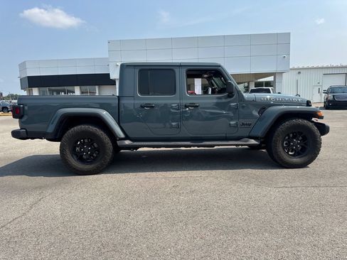 Used 2025 Jeep Gladiator Sport AWD/4WD image 7