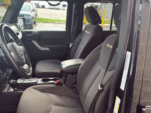 Used 2016 Jeep Wrangler Unlimited Sahara AWD/4WD image 6