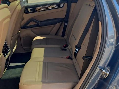 Used 2019 Porsche Cayenne S AWD/4WD image 5