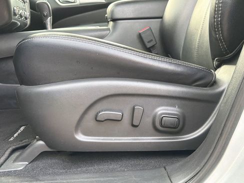 Used 2020 Nissan Pathfinder SL FWD image 24
