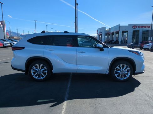 New 2026 Toyota Highlander Limited image 6