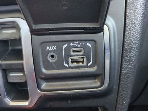 Used 2022 Jeep Gladiator Overland w/ Popular Equipment Package AWD/4WD image 26