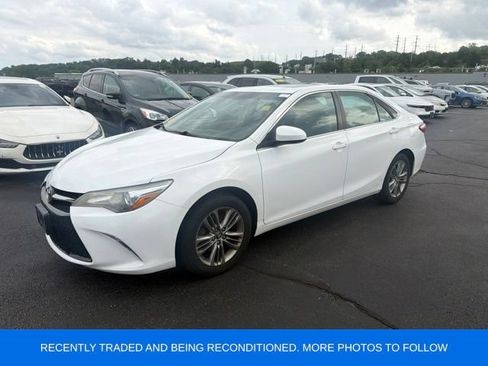 Used 2017 Toyota Camry SE w/ Moonroof Package FWD image 6