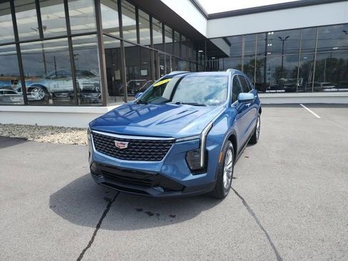 Used 2024 Cadillac XT4 Premium Luxury AWD/4WD image 2